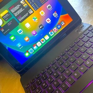 Brand new iPad 9th generation with LED keyboard and standing case